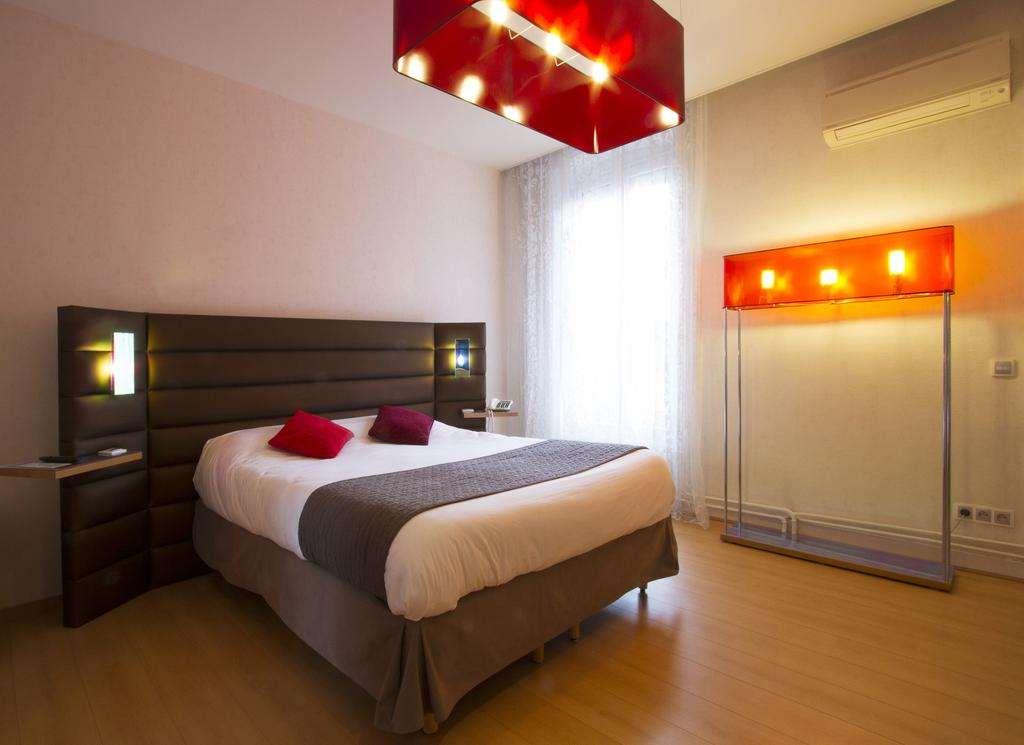 Brit Hotel Roanne - Le Grand Hotel Room photo